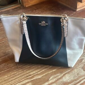 Coach bag pristine condition